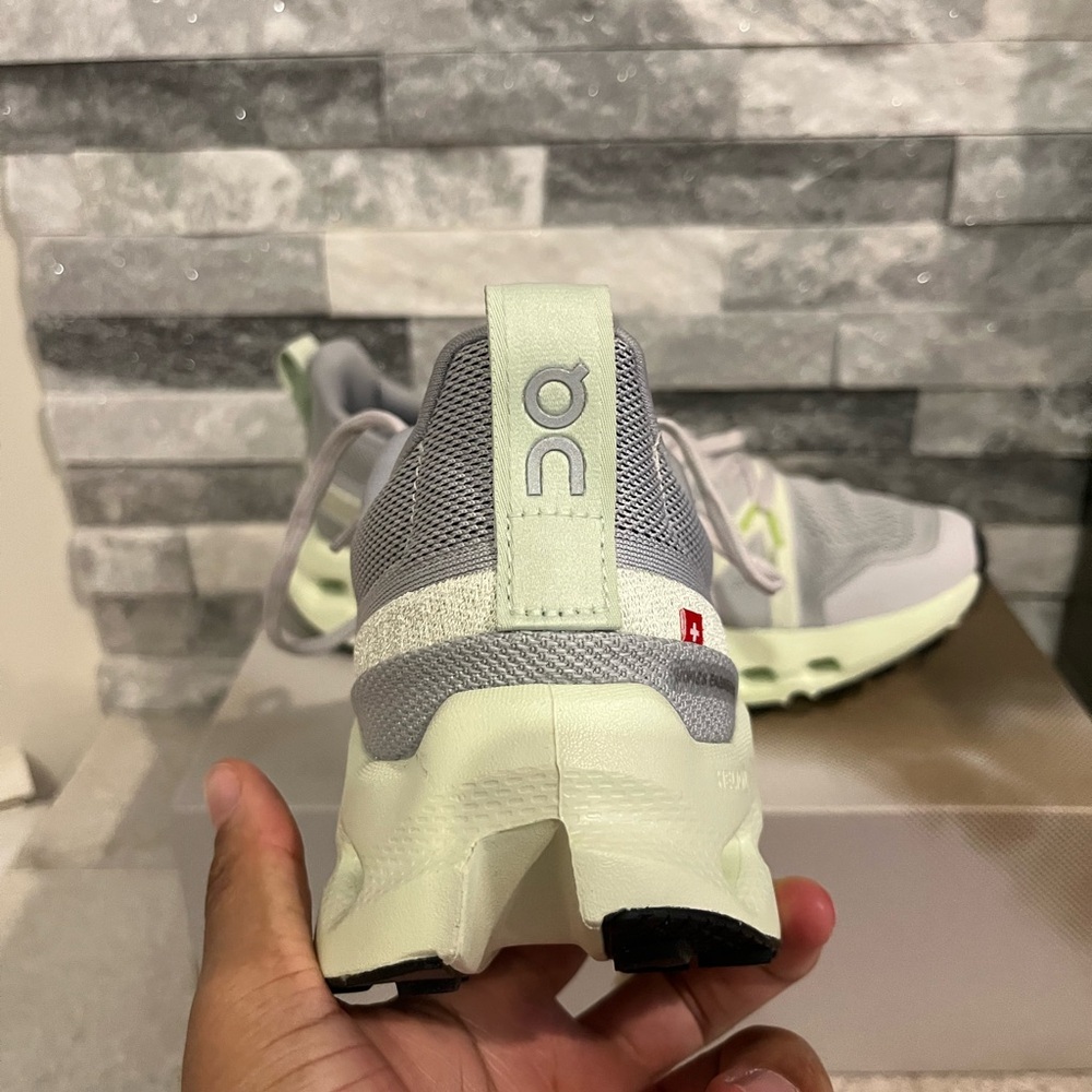 New!! On cloudsurfer trail women’s sneakers - Picture 4 of 5
